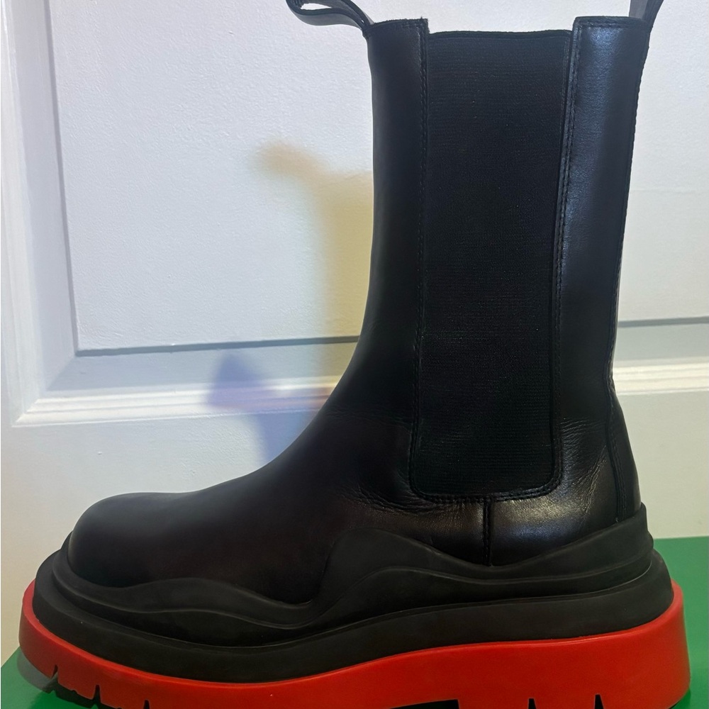 Bottega veneta Tire Chelsea short boots 
Willing to negotiate 100%
Size 9-9.5